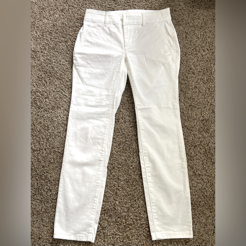 EUC•worn once•white Loft crop pants•4 pockets•2 hook & button waist•size:00P